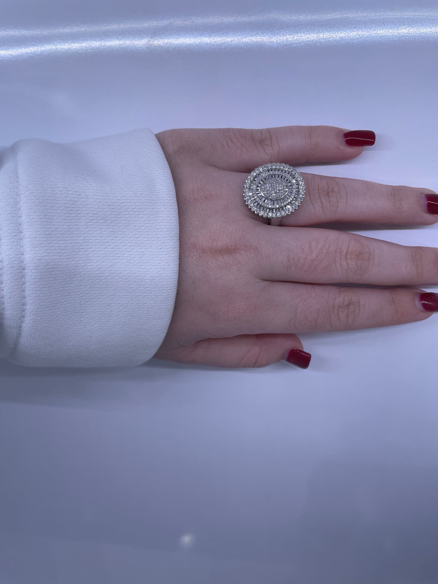 Diamond ring oval
