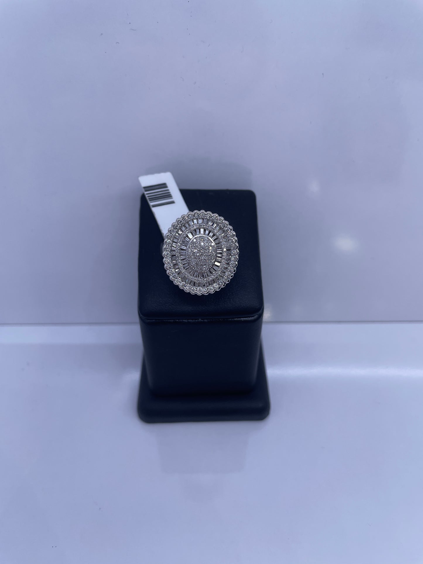 Diamond ring oval