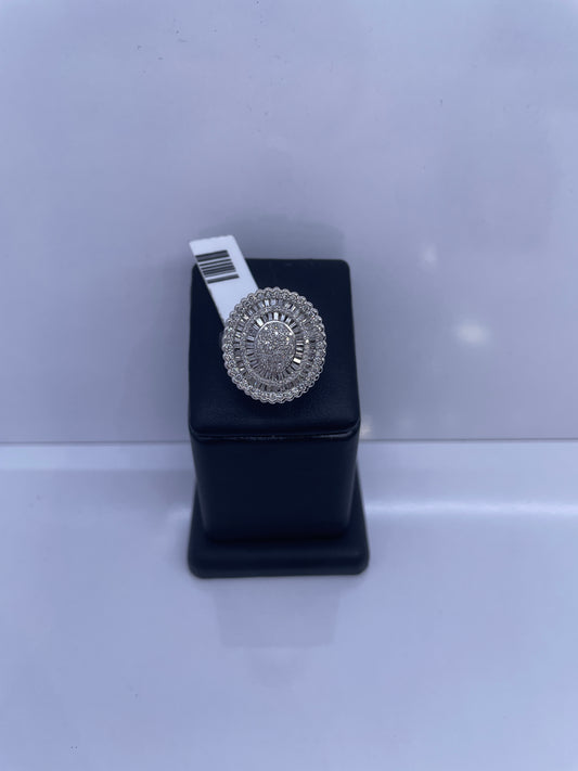 Diamond ring oval