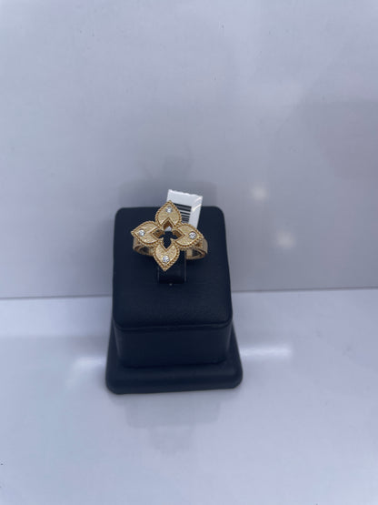 Clover ring