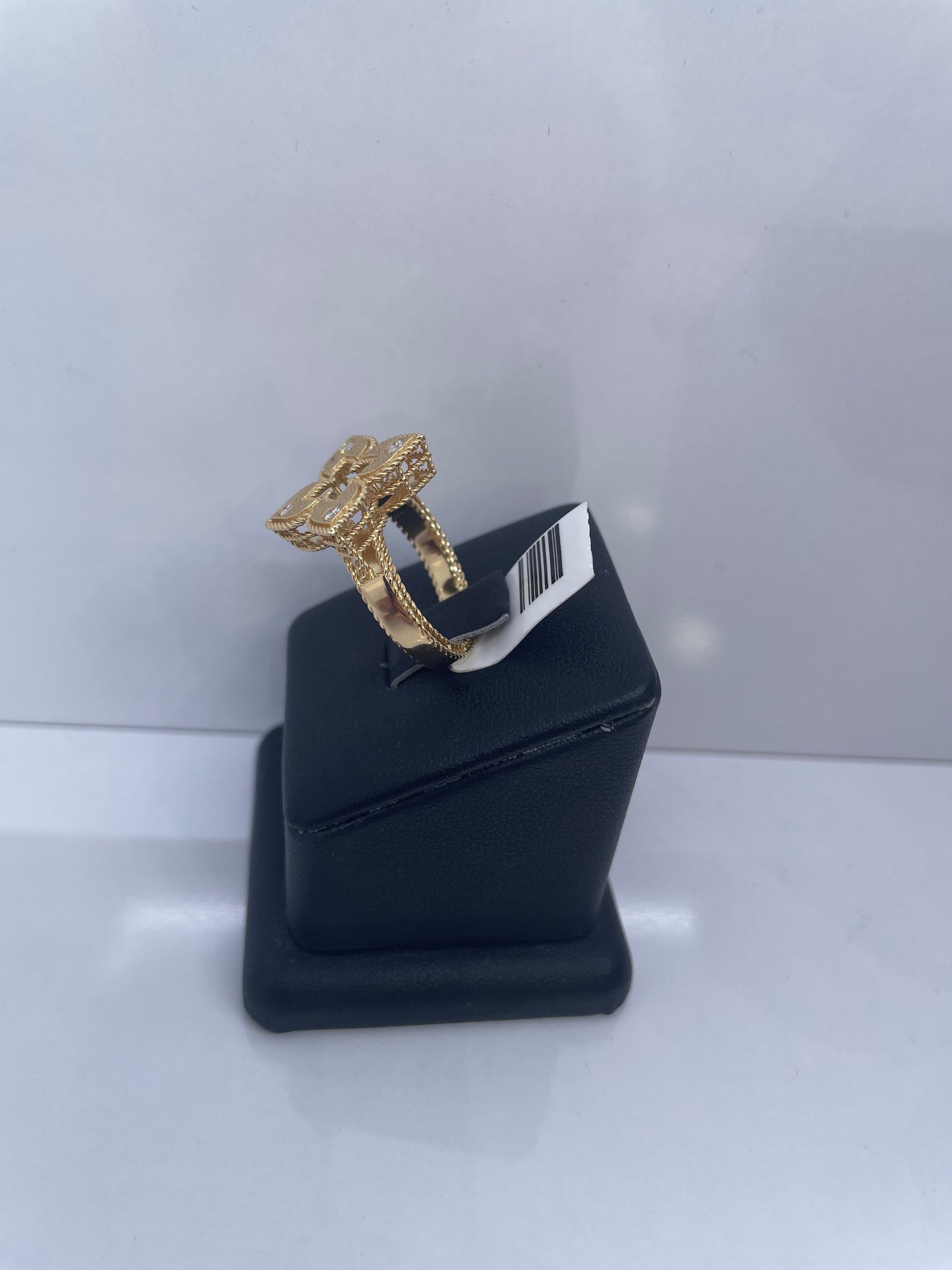 Clover ring