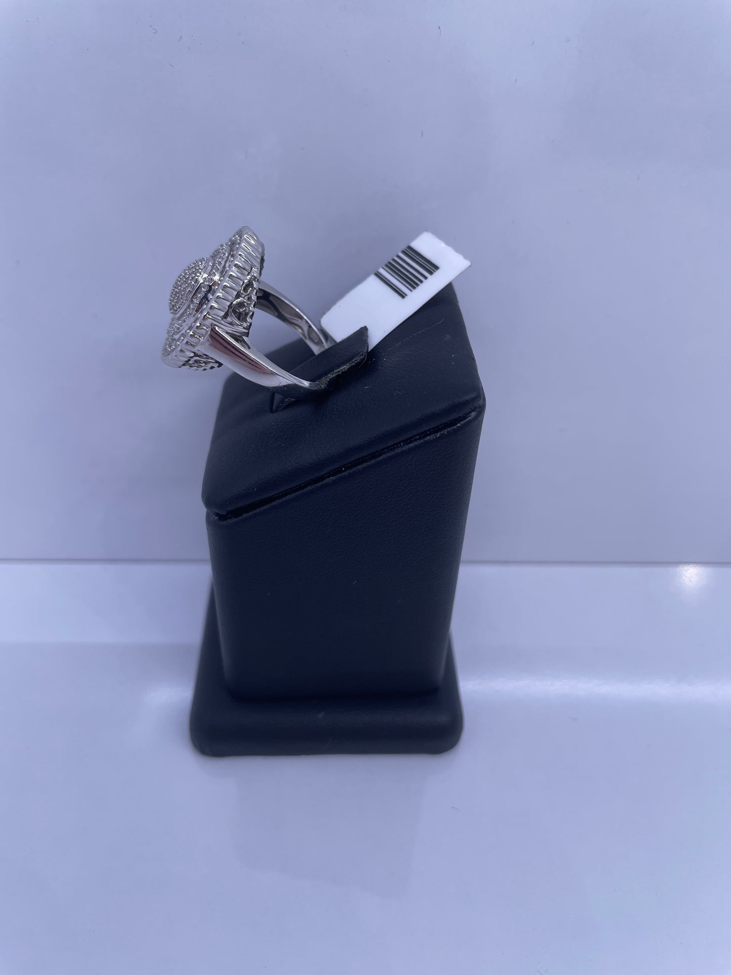 Diamond ring oval